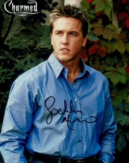 Lochlyn Munro autograph