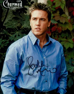 Lochlyn Munro autograph