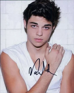 Noah Centineo autograph