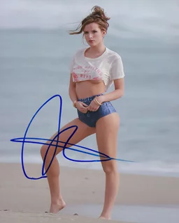 Bella Thorne autograph