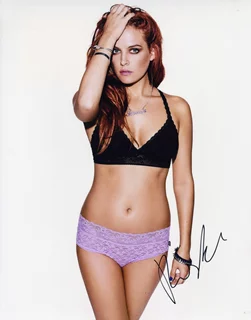 Riley Keough autograph