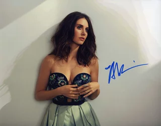 Alison Brie autograph