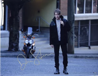 Dan Stevens autograph