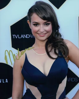 Milana Vayntrub autograph