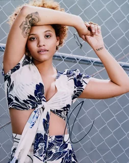 Kiersey Clemons autograph