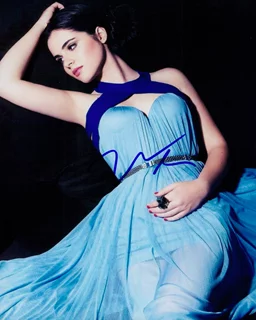 Vanessa Marano autograph