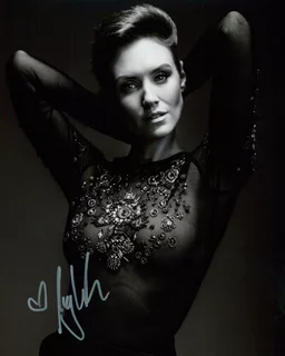 Nicky Whelan autograph