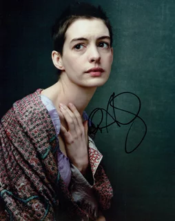 Anne Hathaway autograph