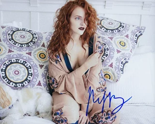 Madeline Brewer autograph