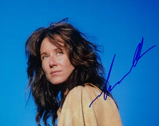 Mary McDonnell autograph