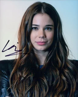 Laia Costa autograph