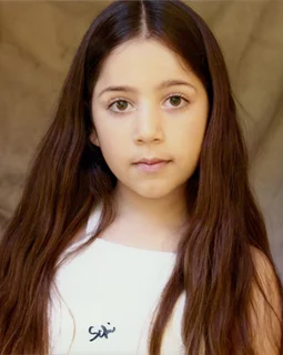 Sofia Esmaili autograph