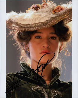 Q'Orianka Kilcher autograph