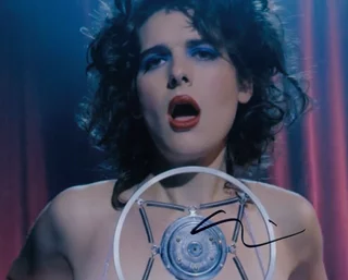 Hari Nef autograph