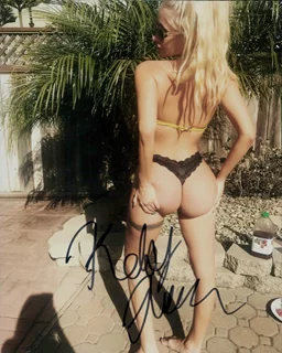 Kelsey Turner autograph