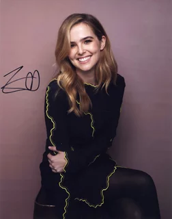 Zoey Deutch autograph
