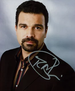 Ricardo Chavira autograph