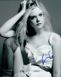Elle Fanning autograph