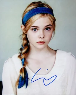 Elle Fanning autograph