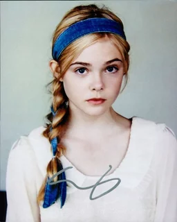 Elle Fanning autograph