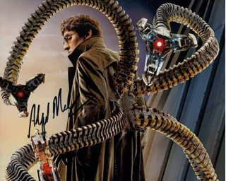 Alfred Molina autograph