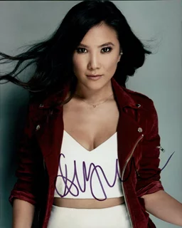 Ally Maki autograph