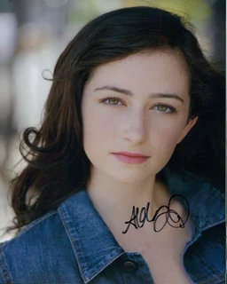 Abby Quinn autograph