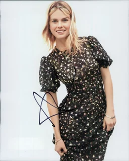 Alice Eve autograph