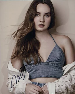 Liana Liberato autograph
