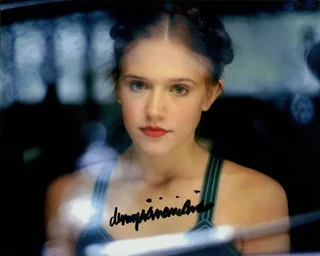 Dominique Swain autograph