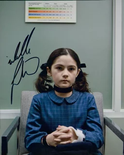 Isabelle Fuhrman autograph