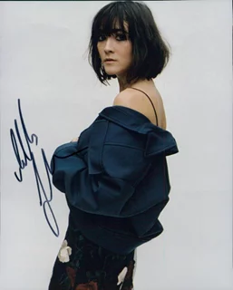 Isabelle Fuhrman autograph