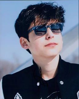 Aidan Gallagher autograph