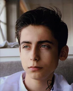 Aidan Gallagher autograph