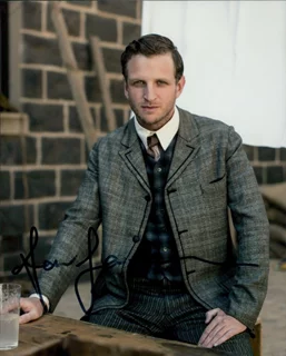 Aaron Glenane autograph