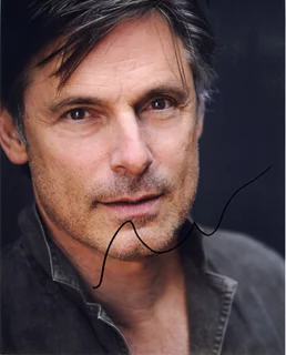 Nicholas Guest autograph