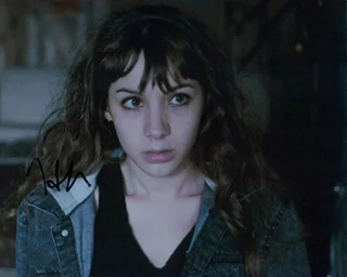 Hanna Marks autograph