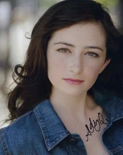 Abby Quinn autograph