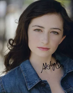 Abby Quinn autograph