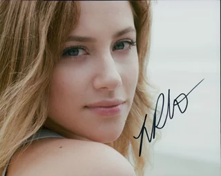 Lili Reinhart autograph