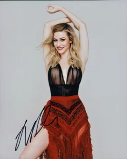 Lili Reinhart autograph
