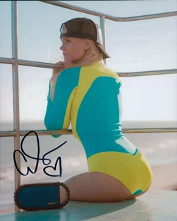 Carly Schroeder autograph