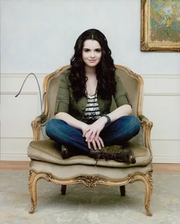 Vanessa Marano autograph