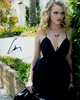 Madeline Brewer autograph