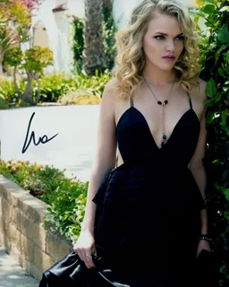 Madeline Brewer autograph