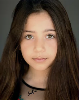 Sofia Esmaili autograph