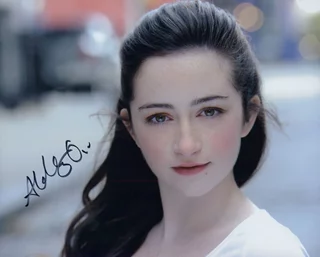 Abby Quinn autograph