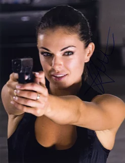Serinda Swan autograph