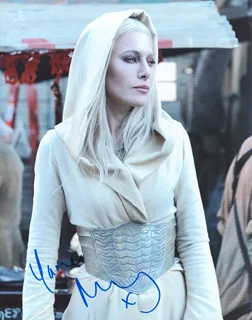 Jaime Murray autograph