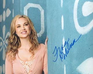 Fiona Gubelmann autograph